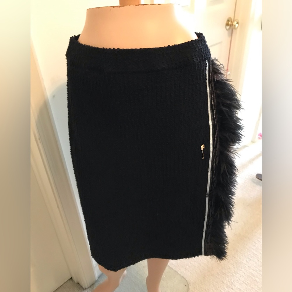 St. John Couture skirt size 6 yummy feather trim with rhinestone kilt pin $1190